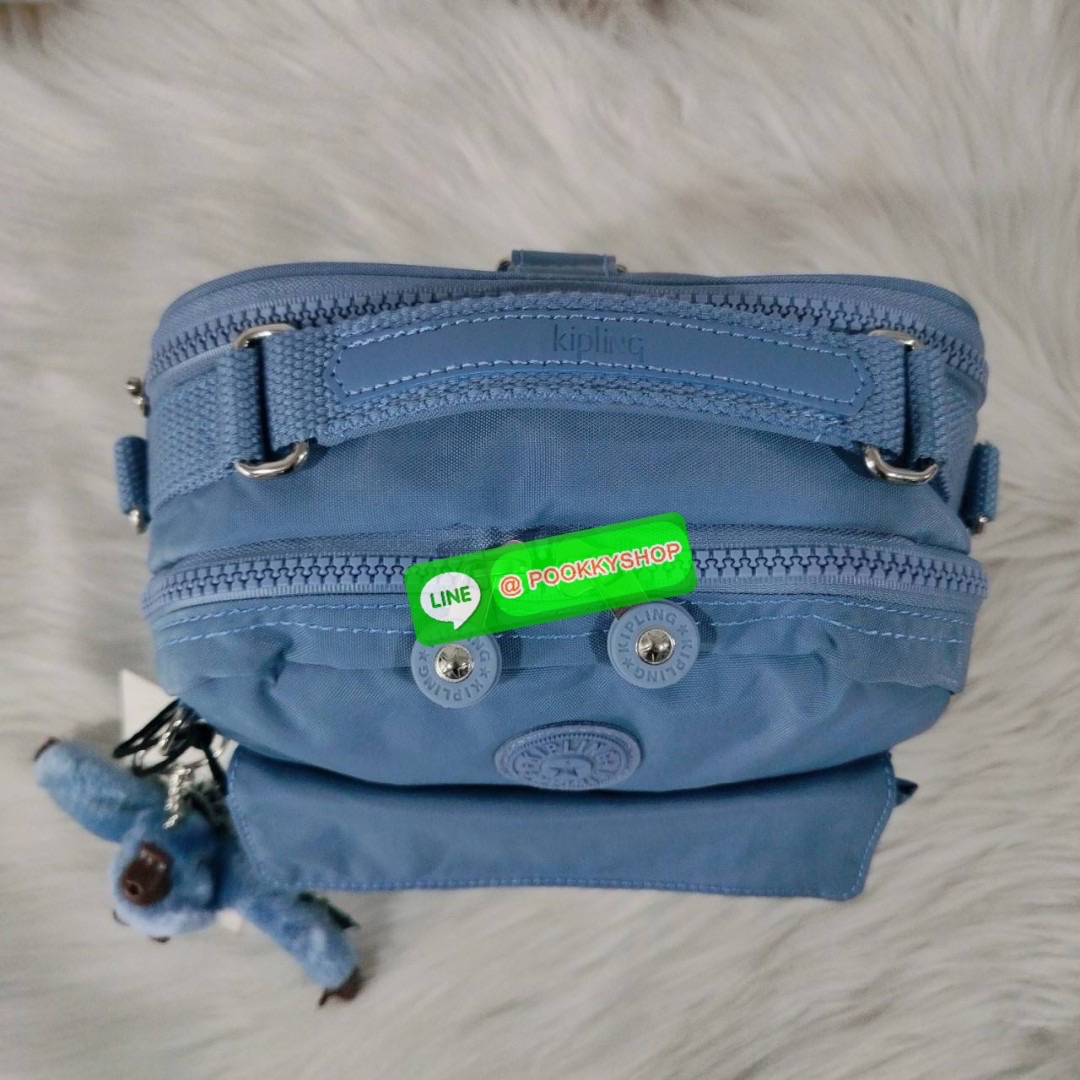 KIPLING Cand 2 ways backpack กระเป๋าถือหรือสะพายข้าง ขนาดกลาง วัสดุ Polyester 100% -ด้านหน้ามี 2 ช่องซิป -ช่องหลักโล่งกว้าง ใส่ของได้เยอะสุดๆ พร้อมช่องซิปและช่องแยกด้านข้างให้แยกของได้เป็นระเบียบมากขึ้น สามารถติใส่กระเป๋าสตางค์ใบยาวได้ มาพร้อมสายคล้องพวงก