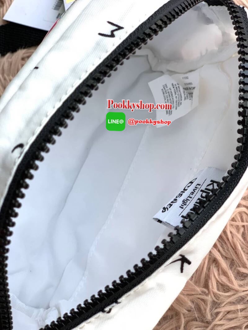 Kipling BRight Disney's Minnie Mouse And Mickey Mouse รุ่นใหม่ชนช้อป!!มาให้เลือกถึง3แบบ3สไตล์ น้ำหนักเบา วัสดุ100% Polyamide มีเหล่าบรรดามิคกี้และมินนี่ที่มาวาดลวดลายลงบนกระเป๋าให้ดูมีสีสัน ที่มีเอกลักษณ์เฉพาะตัว และยังเป็นรุ่นลิมิเต็ดเอดิชั่นฉลองครบ