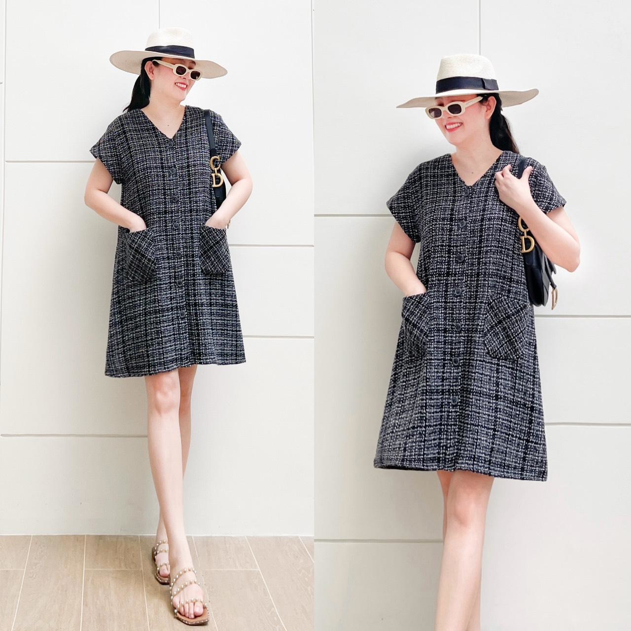 💥💥มาแล้วค้าา ปรับไซส์ใหญ่ขึ้นตามรีเควส🥂✨Tweed basic dress ทรงคอวีแขนสั้นใส่ง่าย ตัวปล่อย มีกระเป๋าหน้า มีกระดุมหน้า งานมีซับในตัวค่ะ ผ้าทวีดเนื้อทอสวย 2สี มาโทนสีดำและขาวครีมคลาสสิค