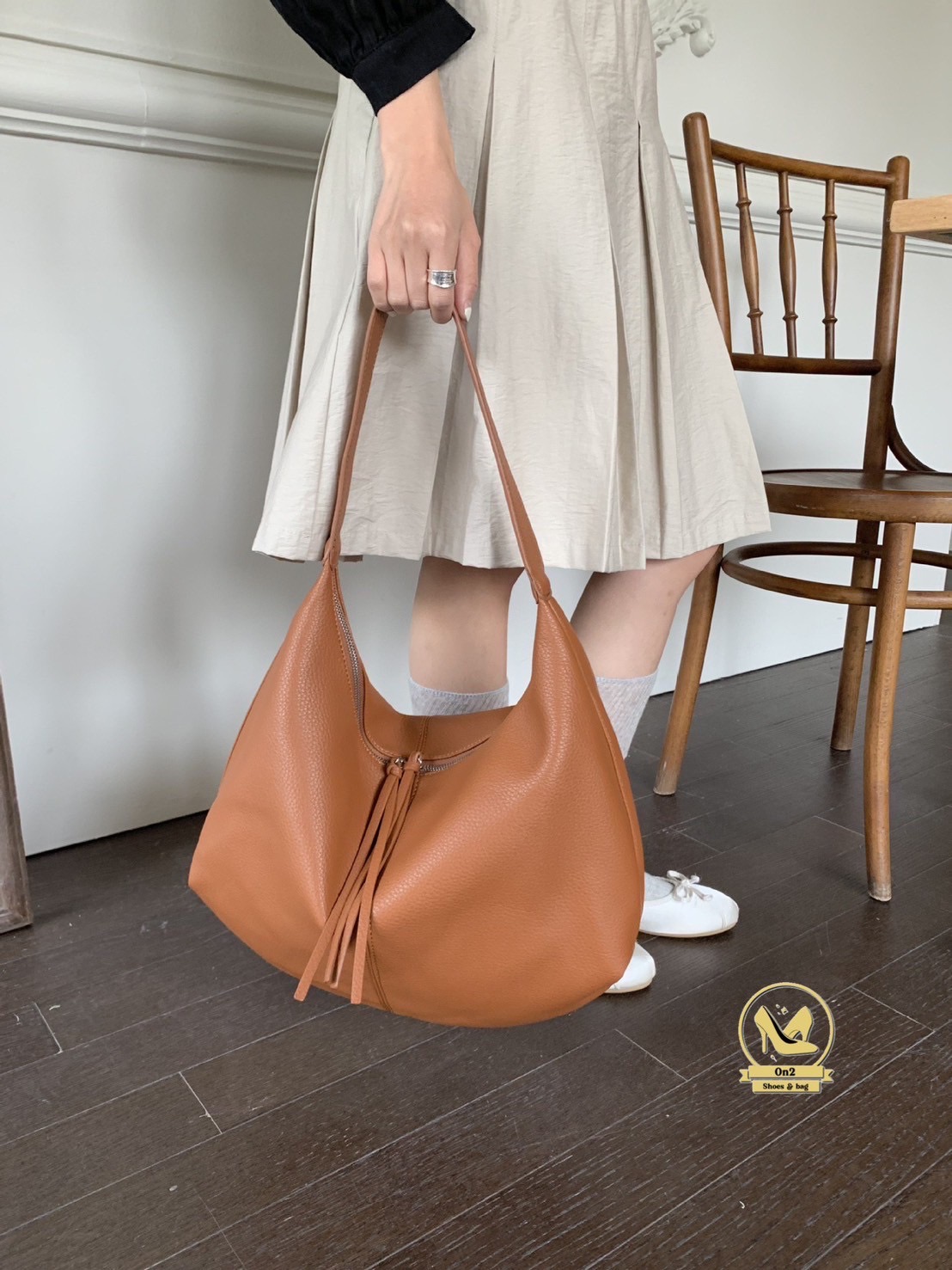 Shopping bag Korea style ▪️กระเป๋าสะพายไหล่ทรงย่าม มีซิปปิดมิดชิด วัสดุเป็นหนังพียูนิ่ม (PU leather) ใบใหญ่ใส่ของได้จุใจ