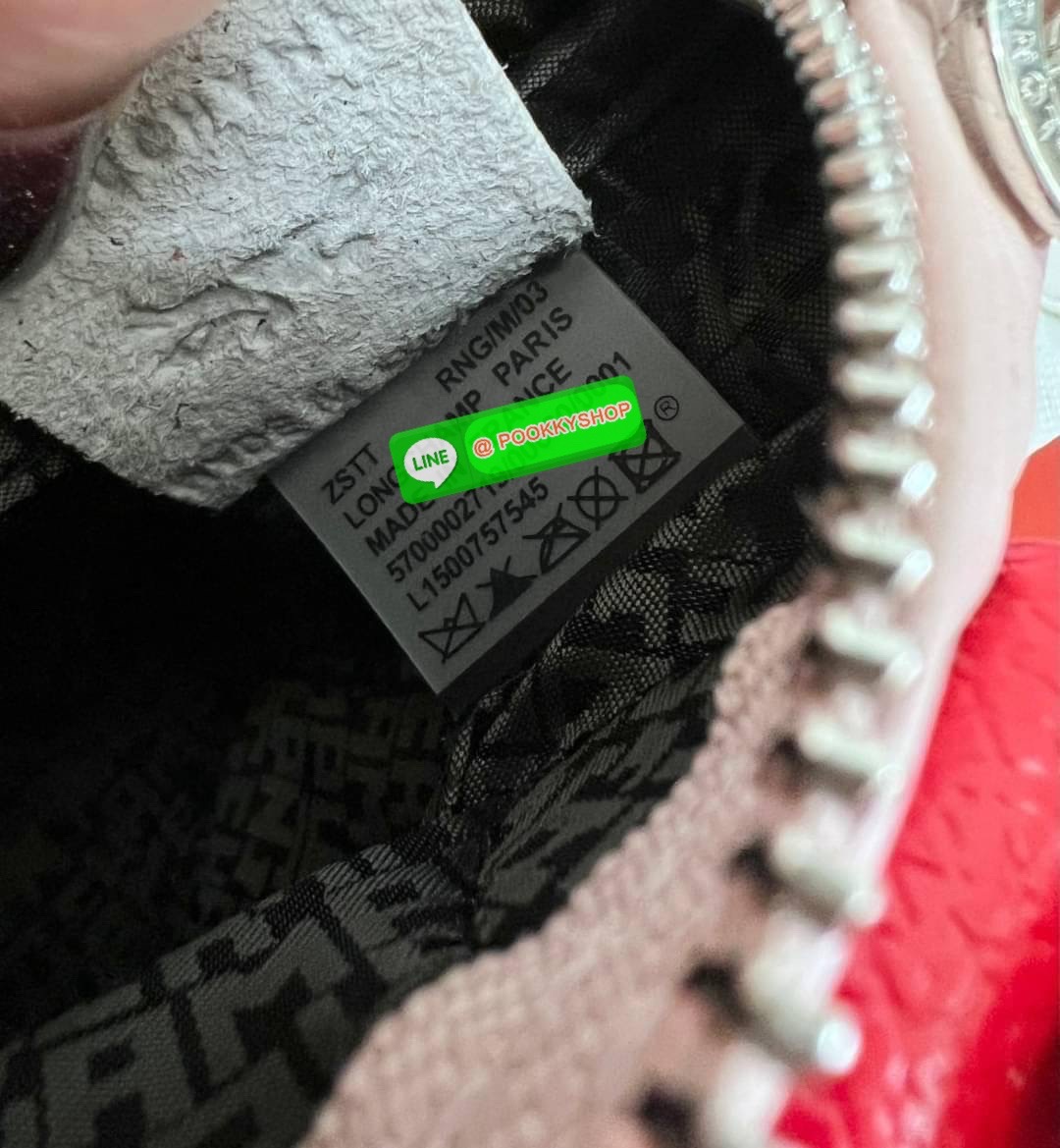 มาเพิ่มให้แล้ว ใครพลาดรอบที่แล้วรอบนี้อย่ารอช้า ก่อนหมดอีกก😘 LIMITED OF JAPAN LONGCHAMP TOTE 2WAY BAG LE PLIAGE EXTRA L1500 💌เป็นรุ่นที่สวยและดูดีมากๆ หนังแกะแท้ หนานุ่ม หลงรักน้องแน่นอนค่ะ สีสวยหวานละมุนมากๆ ภายในกว้างจุสัมภาระได้จุ สามาร