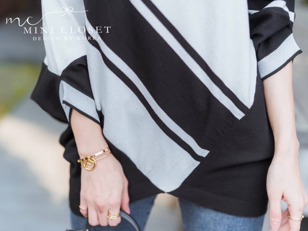 🍃Glister Knitted Tops🍃 ใส่ได้ตลอดมากแม่ กับเสื้อไหมพรมเนื้อผ้าทอสลับสี ความยาวดี ปิดก้นพลางให้ดูผอม แขนสามส่วน ผ้าเค้ามีประกายวิ้งวับ สบายผิวไม่คัน ดีไซน์เก๋ค่าา ดีแบบนี้ไม่พลาดนะจ๊ะ