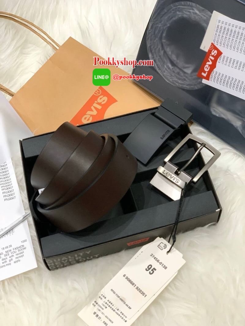 1เซท ประกอบด้วย เข็มขัด1เส้น+ หัวเข็มขัด2หัว+กล่องกระดาษแบรนด์+ถุงกระดาษแบรนด์+ใบเสร็จ+ที่เจาะรู Levi’s Belt Set ชุดเซทหัวเข็มขัดสุดคุ้ม มีหัวเข็มขัดสองสไตล์ ที่ใช้ได้ทั้งแบบลำลองและพิธีการ จะใส่กางเกงยีนหรือกางเกงสแล็คก็สามารถเปลี่ยนได้ด้วยตัวคุณเอง โดยเ