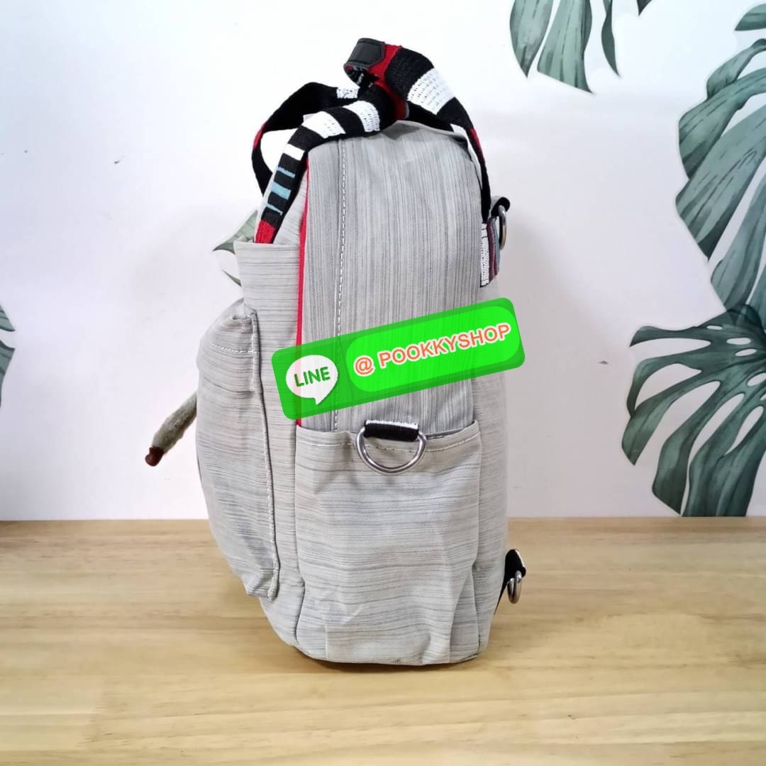 KIPLING 3 WAYS MINI BACKPACK ซับในลายตาราง กระเป๋าสะพาย 3 Ways รุ่นใหม่ วัสดุ Nylon & Polyester 100% หูหิ้วหนังปั๊มชื่อแบรนด์ สายสะพายยาวเลื่อนปรับได้ free size และ สามารถถอดได้ สามารถถือหรือสะพายได้ จะสะพายไหล่ สะพายเฉียง Crossbody หรือจะคล้องสายเป็นเป้ส