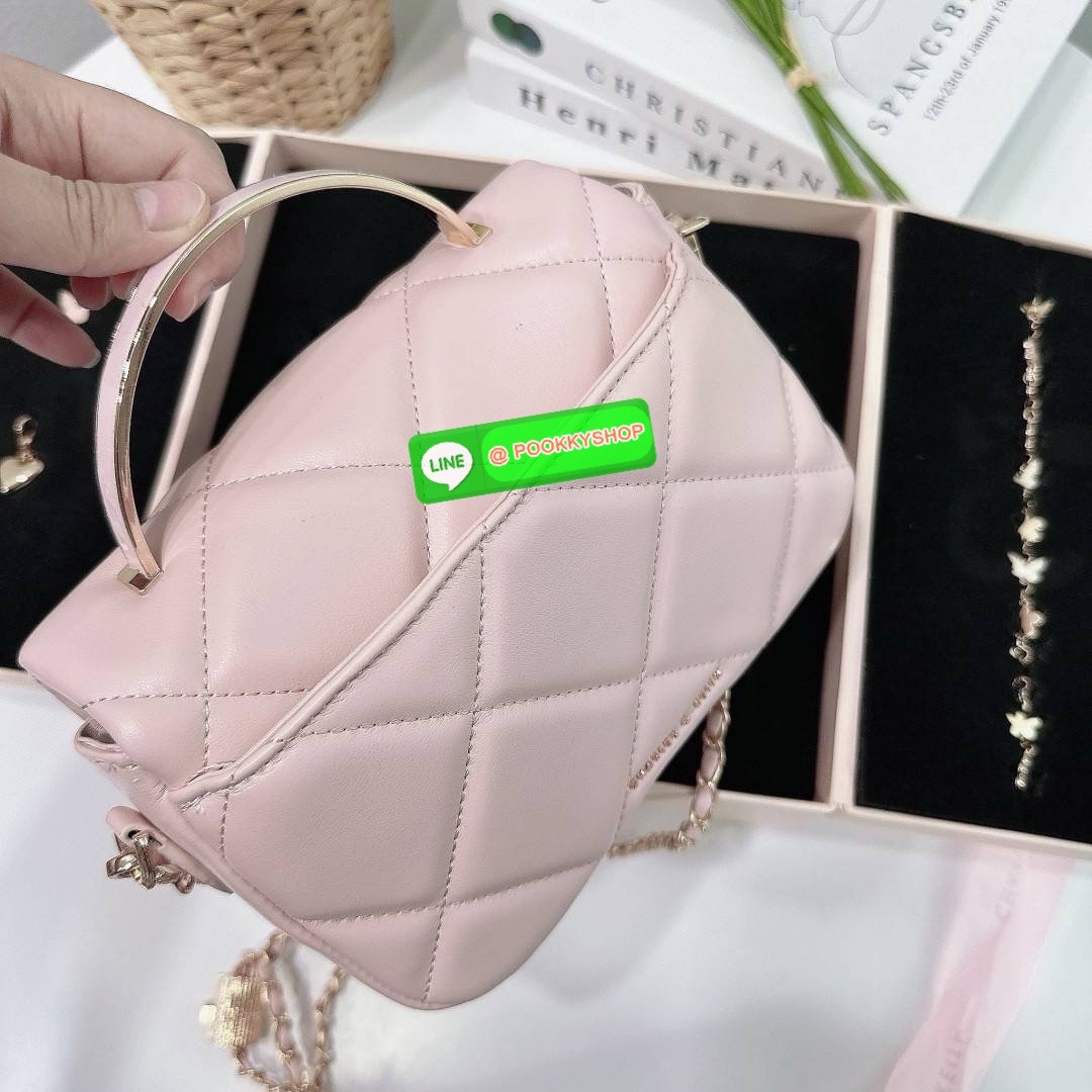 Charles&Keith แท้ Outlet ถือออกงานได้ สะพายได้ ให้ลุคลูกคุณหนู มาพร้อมกล่อง เหมาะสำหรับมอบเป็นของขวัญได้ มี 3 สี