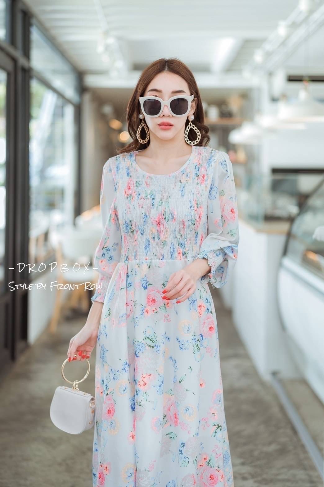 DROPBOX Style by Front Row Sweet Flora On Maxi Dress หวานๆกับเดรสพิมพ์ลายดอกไม่รุ่นนี้ ผ้าใส่สบายมากๆ ทรงปล่อยๆ ช่วงอกด้านหน้าสม๊อกปล่อยชายบาน น่ารักหวานมากๆ