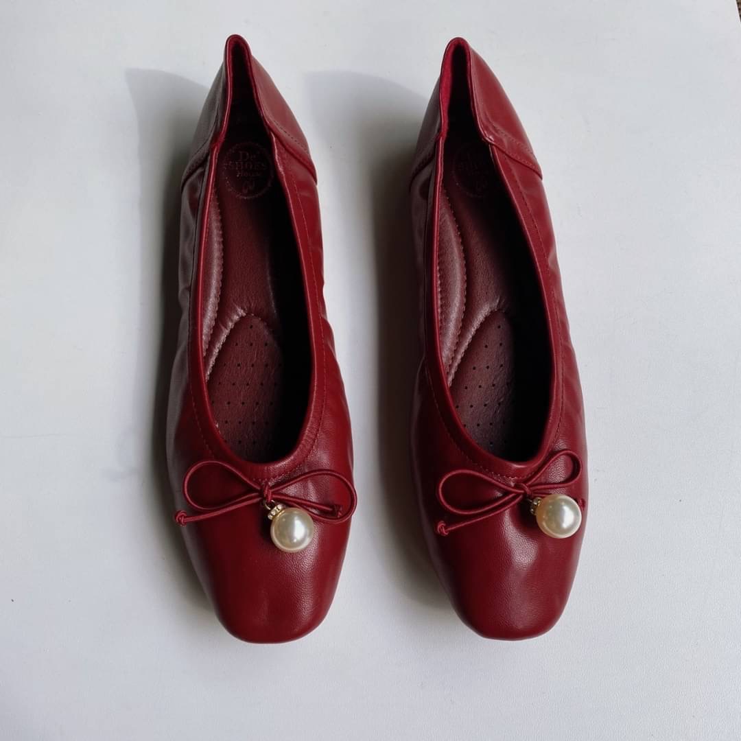 พร้อมส่ง รองเท้าคัทชูนิ่มๆๆ ส้นแบน ไม่เจ็บเท้านะคะ พื้นซับ มีระบายอย่างดี หลายคนชอบงานดี ใส่สบายจริงๆๆ