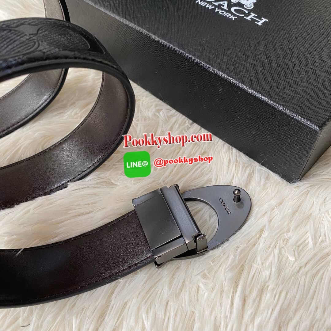 COACH Short Wallet with Belt Set Signature เซทสุดคุ้มค่ะได้ทั้งเข็มขัดและกระเป๋าสตางค์แบบพับ 2 ตอนมีช่องใส่รูปใส่บัตรใส่ธนบัตรแยกเป็นสัดส่วนเหมือนกระเป๋าสตางค์ใบยาวคุณภาพดีตามแบบฉบับของแบรนด์ มาในกล่องแบรนด์สามารถมอบเป็นของขวัญได้ ไอเท็ม Must Have ใครไม่ท