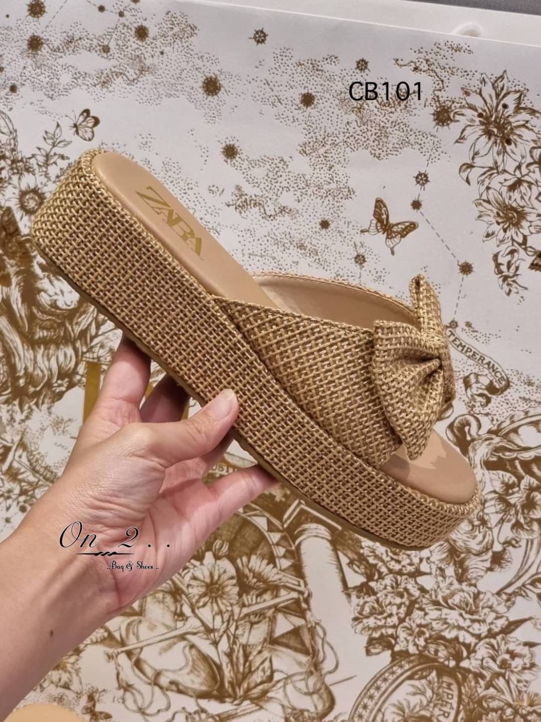 รองเท้าแตะส้นตึก Zara ผ้ากระสอบผ้ามีเท็กเจอร์ของลายผ้าหน้าประดับงานสวยน่ารักมากพื้นปั้มแบรนด์ส้นเสริมกันลื่นค่ะ