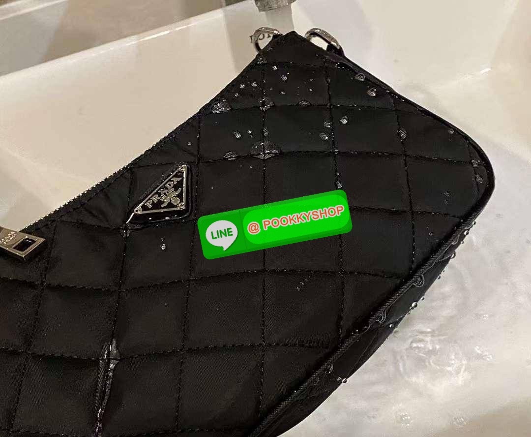 New Arrivals!!! PRADA BAG VIP GIFT WITH PURCHASE (GWP) พรีเมี่ยมกิ๊ฟสุดหรู จากแบรนด์PRADA วัสดุNylon กันน้ำ ขนาดกำลังดี อะไหล่เงิน ด้านในโล่งมี1ช่องซิป สายยาวถอดสายได้ ปรับระดับได้ น้ำหนักเบา มาพร้อมถุงผ้าและกล่องแบรนด์สุดหรู ไม่ควรพลาดเลยค่า