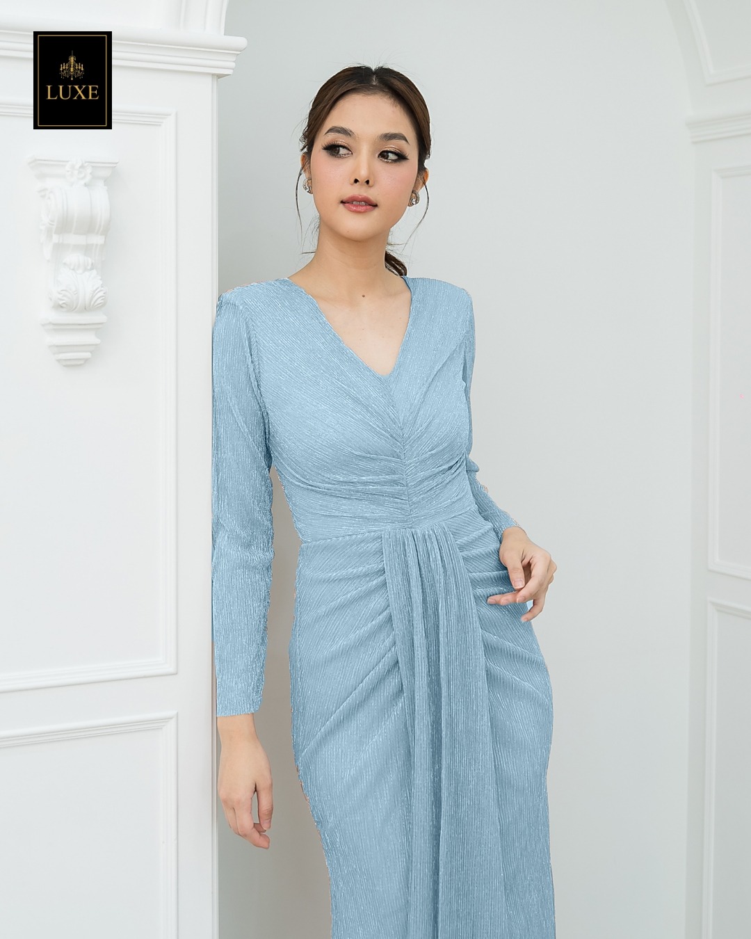 เดรสแฟชั่น แม็กซี่เดรสเสื้อคอวีแขนยาว กระโปรงเข้ารูปตรงสะโพก