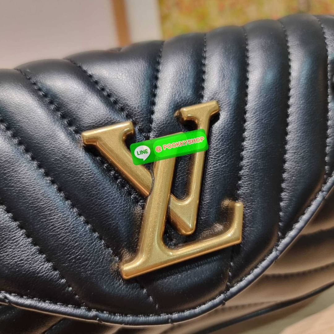 🔆 Model LV new wave pochette multi bag 🔆 Details กระเป๋าสะพายมัลติฟังก์ชั่น พรีเมี่ยมกิ๊ฟสุดหรู คุ้มจาก dutyfree มาพร้อม box set รับรองว่าดีงาม ลูกเล่นคลาสสิคผสานความวินเทจ มีสายสะพายให้ 2 เส้น และกระเป๋าใบลูก เล็กน่ารัก ภายในเป็นช่องโล่ง