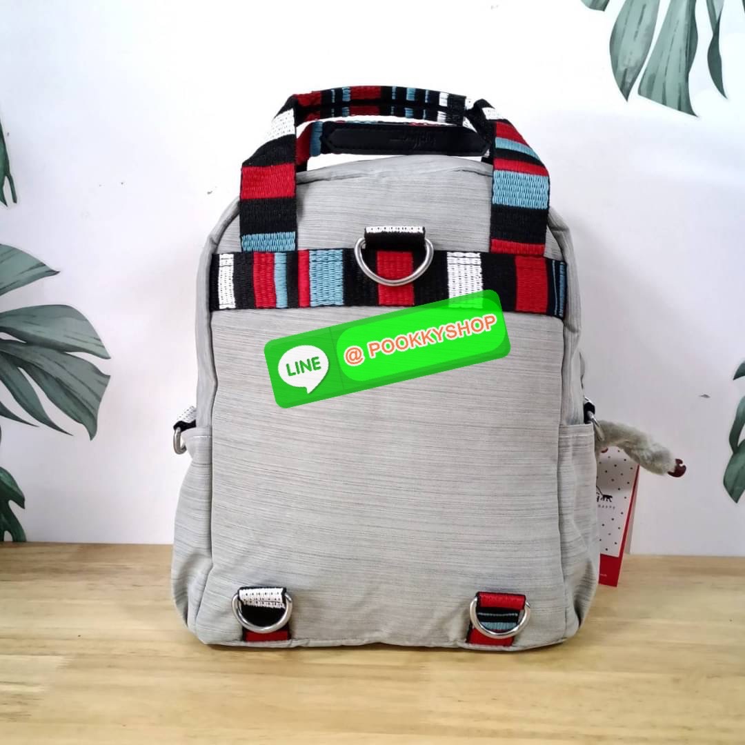 KIPLING 3 WAYS MINI BACKPACK ซับในลายตาราง กระเป๋าสะพาย 3 Ways รุ่นใหม่ วัสดุ Nylon & Polyester 100% หูหิ้วหนังปั๊มชื่อแบรนด์ สายสะพายยาวเลื่อนปรับได้ free size และ สามารถถอดได้ สามารถถือหรือสะพายได้ จะสะพายไหล่ สะพายเฉียง Crossbody หรือจะคล้องสายเป็นเป้ส
