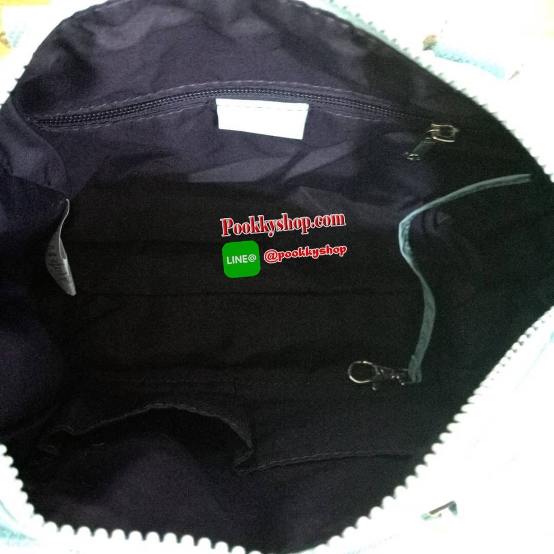 Kipling Brynne handbag & shoulder bag กระเป๋าถือหรือสะพายข้าง รุ่นใหม่จาก Kipling รูปทรงโค้งมนสวย พร้อมสายสะพายแบบคล้องแขนและสายสะพายยาว สามารถใช้งานได้ทั้ง 2 แบบ ด้านหน้ามีช่องใส่ของใช้จุกจิก ด้านในช่องโล่งกว้าง มีซิปข้างและช่องใส่ของแยกอีกฝั่ง เหมาะกับก