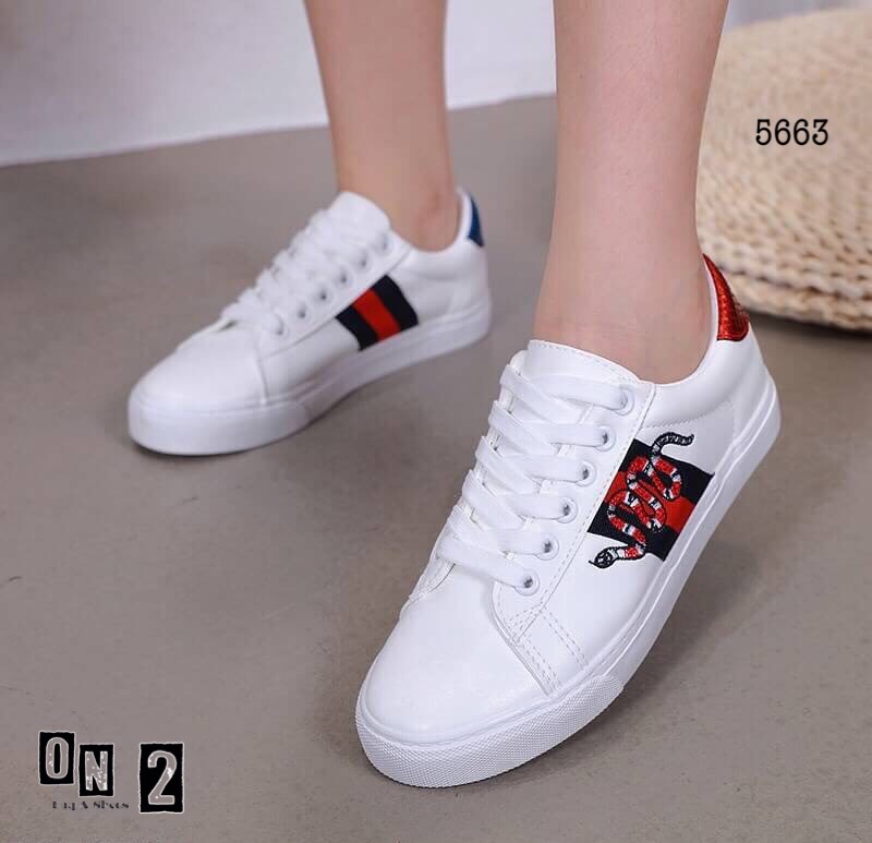 Sneakers style ผ้าใบแบบผูก สไตล์กุชชี่ White New Ace Sneakers ทรงนี้เป็นทรงที่ใส่ได้เรื่อยๆคะ สีขาวแมทช์ง่ายเข้ากับชุดเท่ห์ๆ ของสาวได้เยอะ งานเกรดดีราคาย่อมเยา เป็นอีกคู่ที่ควรมีติดไว้นะคะ