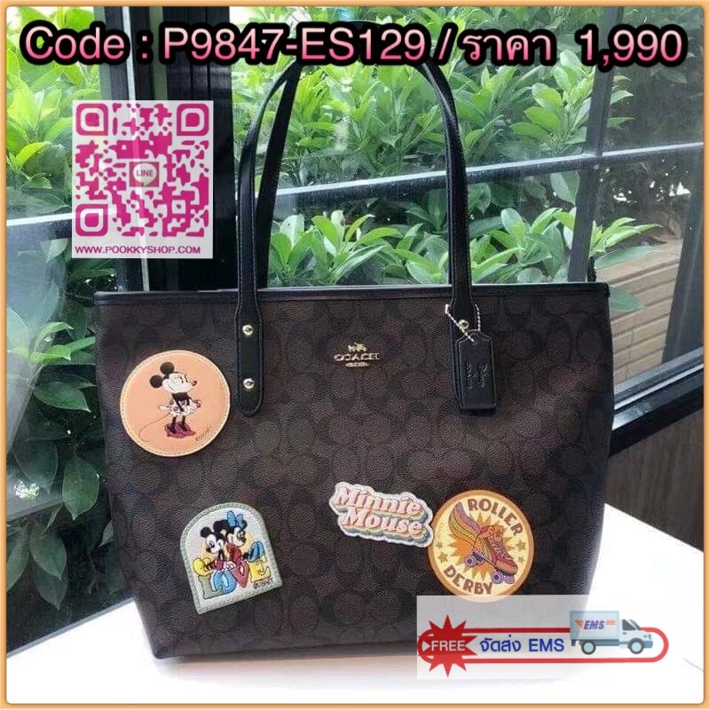 Coach City Disney X Minnie Mouse Patches Signature Coated Canvas Tote พร้อมส่ง ลิมิเตท รุ่นหายากค่ะ! กระเป๋าทรง Tote วัสดุ pvc นิ่มอย่างดีค่ะ 🌈ด้านหน้าโดดเด่นด้วยการเพิ่มลายดิสนีย์เข้ามา น่ารักมากค่ะ เปิดปิดกระเป๋าแบบซิป ภายในกว้าง สาวๆที่ของเยอะ