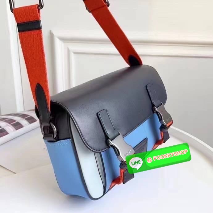 COACH TRACK CROSSBODY IN COLORBLOCK SIGNATURE CANVAS WITH COACH PATCH (C6657) 🛍🛍กระเป๋าสะพายทรงแมสเซ็นเจอร์ ทรงสวยรุ่นที่ต้องมีติดตัวคะหนุ่มๆ จุของได้เยอะมากแบ่งเป็นสัดเป็นส่วน วัสดุหนังแคนวาสสลับหนังแท้ กระเป๋ามีตัว ล็อค มีซิปด้านใน ด้านห