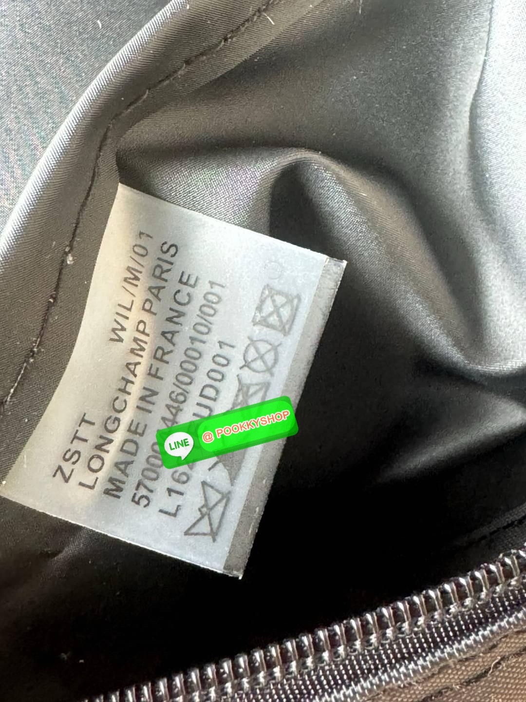 LONGCHAMP LE PLIAGE ORIGINAL S HANDBAG Crossbody Bag กระเป๋าสะพายไหล่ รุ่น Original มีเอกลักษณ์อันโดดเด่นของรุ่นไอคอนนิคของ Longchamp อย่าง Le Pliage (เลอ ปลิยาจ) โดย Longchamp ได้รับแรงบันดาลใจจากศิลปะการพับกระดาษแบบ Origami (โอริกามิ) ในการสรรค์สร้างกระ