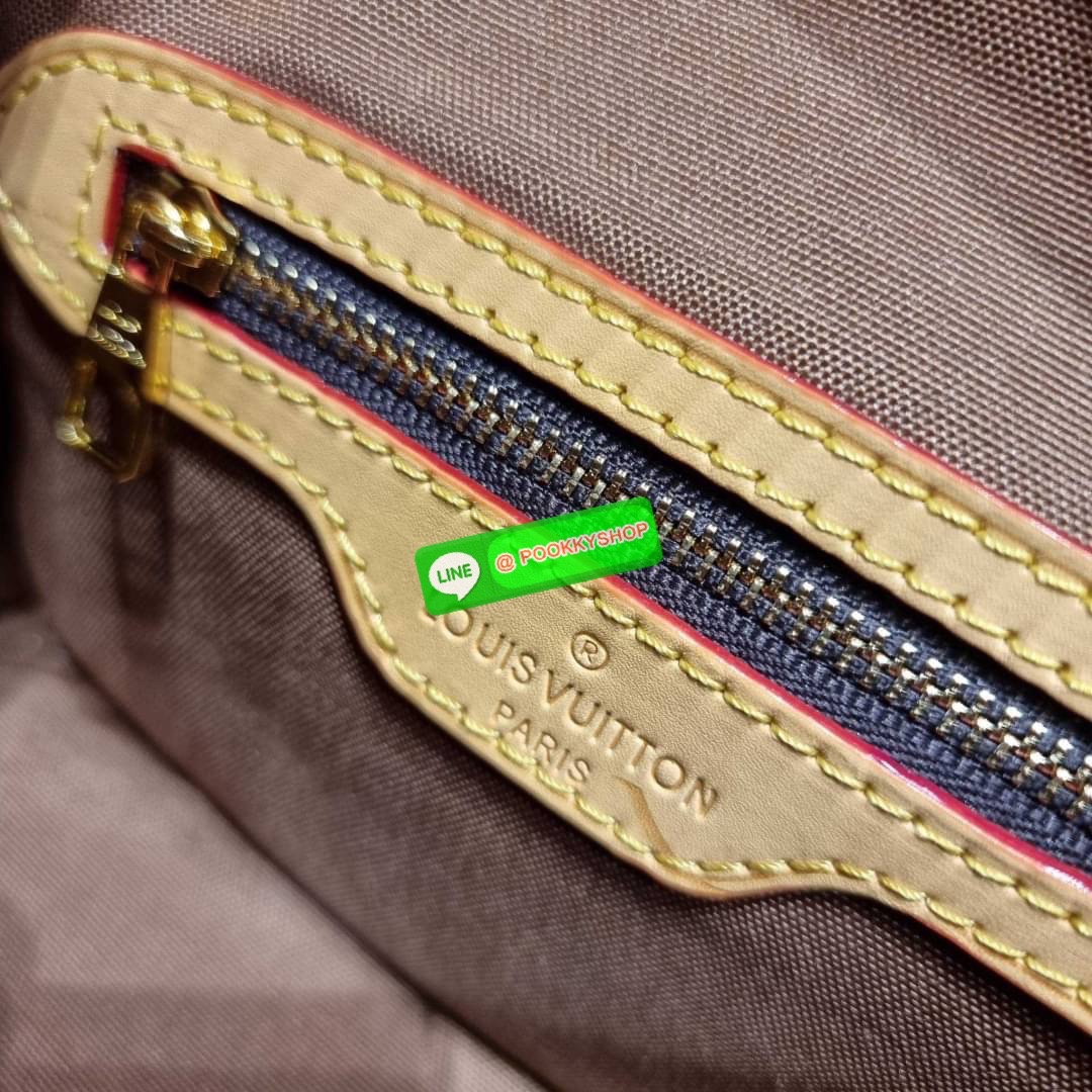 Rare item!! LV sologne crossbody bag ที่สุดของรุ่นหายากที่จัดเต็มให้แบบฟูลเซ็ท กระเป๋าสะพายราคาสุดคุ้มจากเคาน์เตอร์ dutyfree ที่ดีไซน์ออกมาน่ารักน่าใช้ ขนาดกำลังสวยมาก วัสดุหนังแคนวาส เปิด-ปิดด้วยกระดุมแม่เหล็ก ภายในโล่ง มีช่องซิปแยกให้ ใส่ของสำคัญได้สบาย