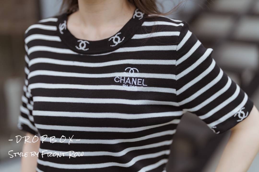 DROPBOX Style by Front Row CC Knitting Set มาคะสาวๆ เซ็ตไหมพรมเสื้อเเขนสั้นทอลายริ้ว และมีโลโก้ cc มาคู่กับกางเกงไหมพรมสีพื้นผ้าร่อง ใส่มาดูสวยแพงมากๆ