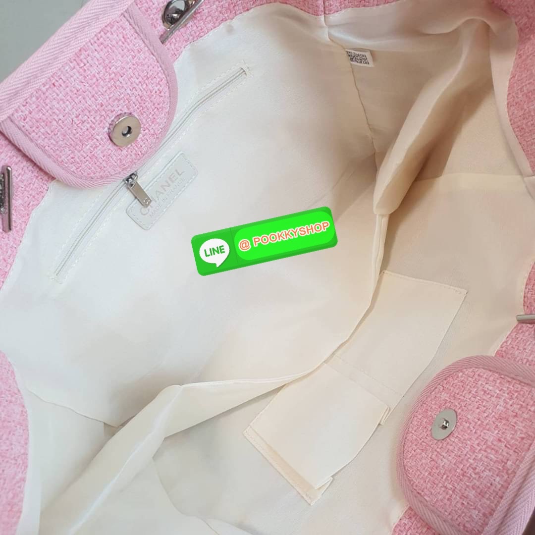 กลับมาพร้อมส่งอีกครั้ง!! รอบนี้มีมาให้เลือก8สี เลยค่ะ กับรุ่นที่สาวๆรอคอย CHANEL CANVAS TOTE BAG จากงานพรีเมี่ยม VIP GIFT รุ่นดังเลยค้า SIZE ใหญ่อลัง ตัวกระเป๋าเป็นผ้า CANVAS เนื้อดีสมราคา อะไหล่เงินปั้มแบรนด์แท้ทั้งใบ ด้านหน้าปัก logo แบรนด์สุดหรู จุของไ