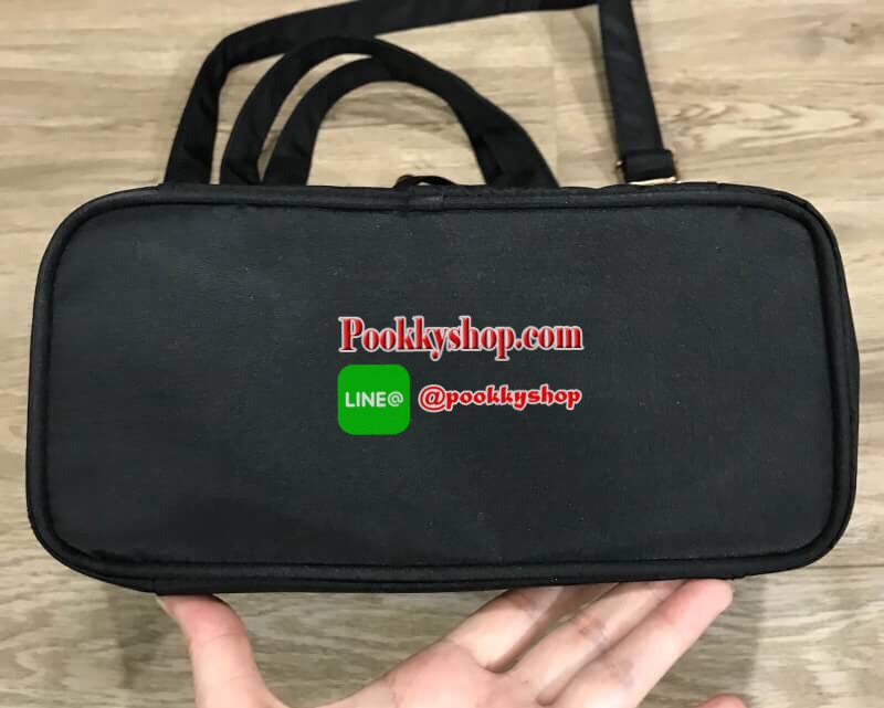 พร้อมส่งไอเท็มแนะนำ!!! Chanel Beaute Black Sequin Dreawstring Shopping Bag VIP GIFT Limited Edition ของแท้นำเข้าจากเคาน์เตอร์เครื่องสำอางค์ Chanel ขนาดกำลังดี น้ำหนักเบา ด้านหน้าประดับโลโก้แบรนด์สุดคลาสสิค เปิดปิดแบบหูรูด Drawstring พร้อมกระดุมแม่เหล็ก ซั