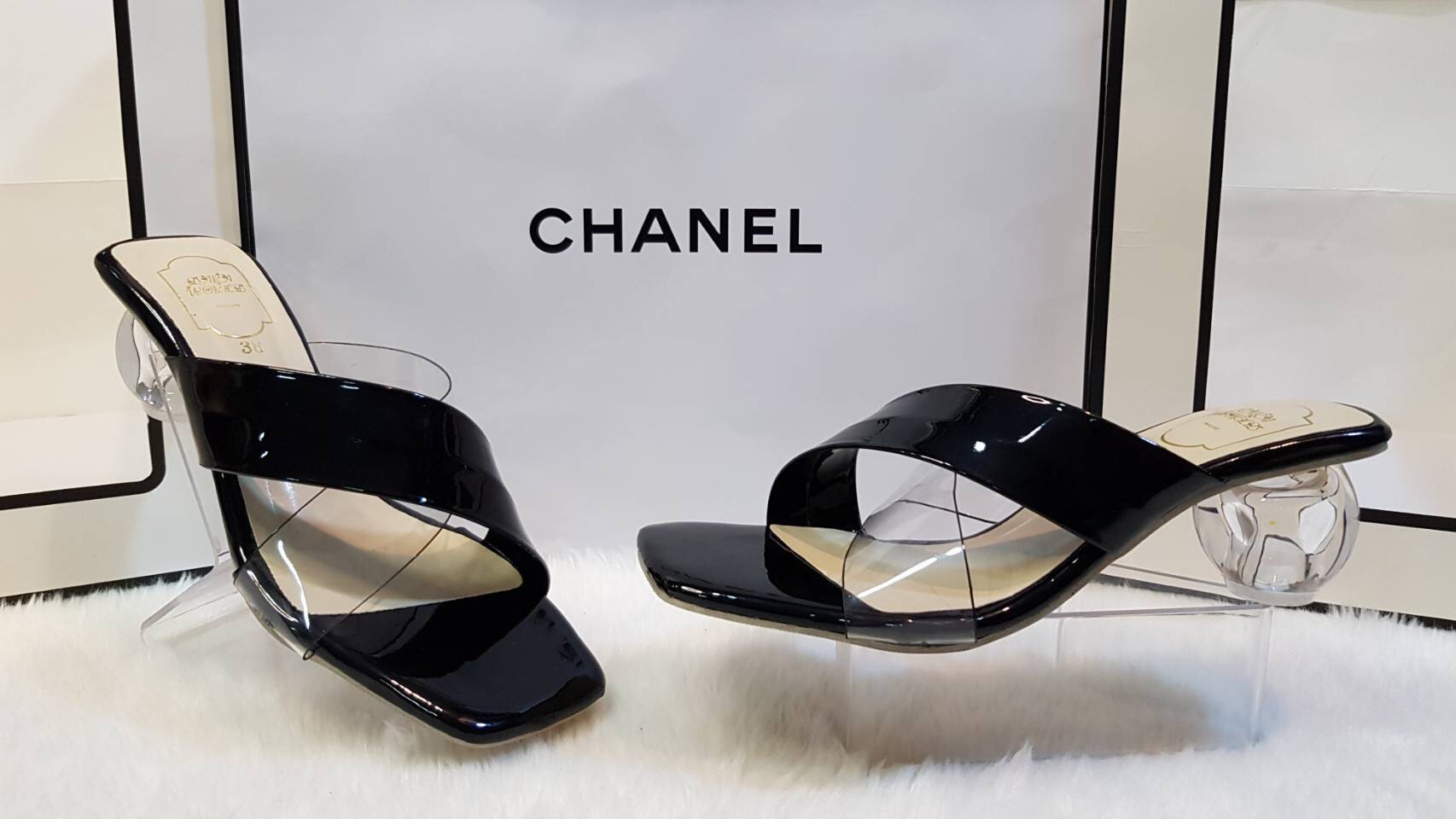 สินค้าขายดีพร้อมส่งค่า รองเท้างานสวยมาแล้วค่า details รองเท้าหน้าไขว้งานแฟชั่นสวยมากคะ ส้นแก้วกลมสูง 1นิ้วคะ ส้นไม่สูงมาก ใส่ง่าย เป็นรองเท้า every day look ของสาวๆได้เลยค่า คู่นี้สาวๆไม่ควรพลาดค่ะ