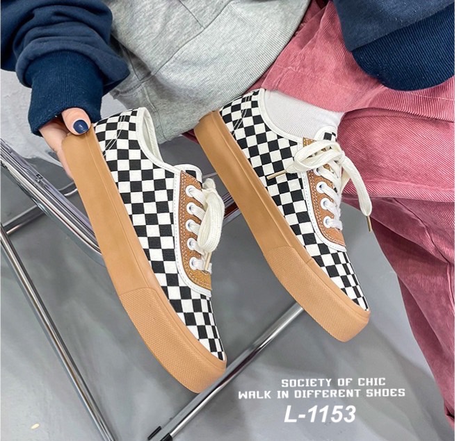 New in ‼️ ไอ้ต้าวความเท่ห์ จึ้งมาก 😍 ไอเท็มเด็ด ประจำวันนี้ค่า👍 รองเท้าผ้าใบแฟชั่น แนวสตรีท ลายตารางหมากรุก สุดฮิต สวมง่าย แมทช์ชุดได้ทุกแนว หล่อทึ่ง สวยจึ้ง แนะนำเลยจ้า