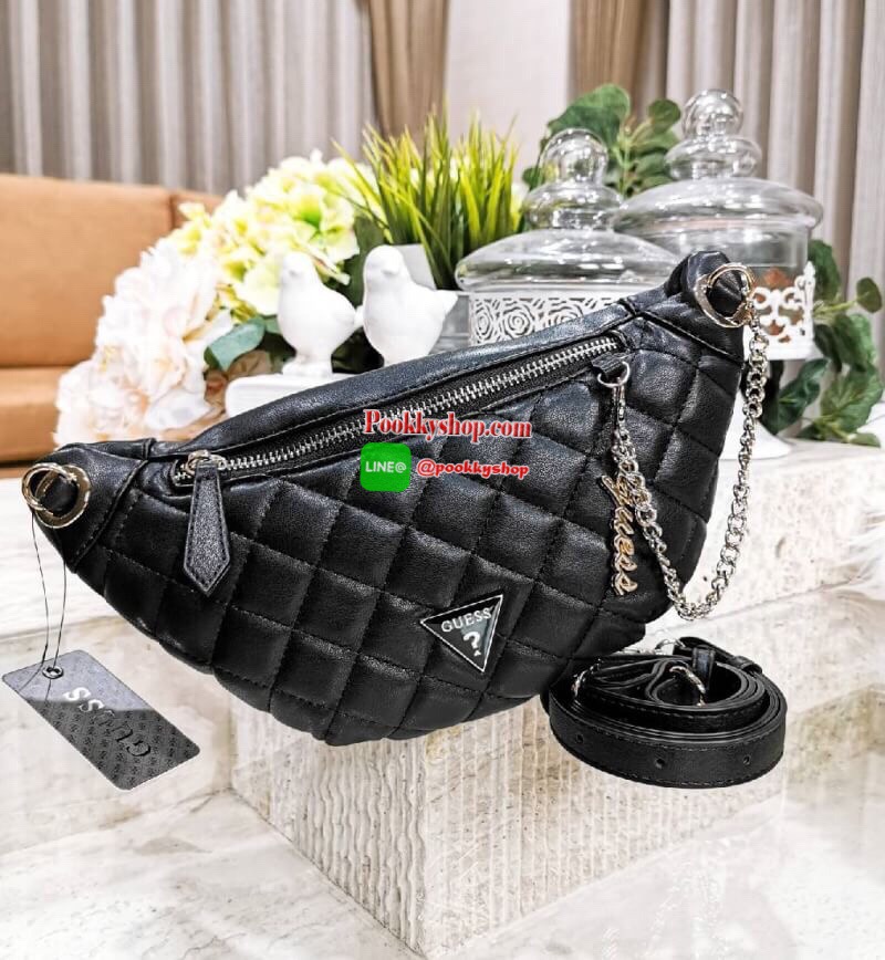 NEW ARRIVAL! Guess Kyli Fanny Pack Belt Bag 2019 กระเป๋าสะพาย/คาดเอว/คาดอกรุ่นใหม่ล่าสุดจาก GUESS FACTORY วัสดุหนังเเกะสังเคราะห์แบบนิ่มลายตารางเปิดปิดด้วยซิป ด้านหน้าประดับโซ่ห้อยโลโก้ดูมีดีเทล ด้านหลังมีช่องซิป ภายในมีโลโก้และช่องซิป สะพายได้หลายแบบไม่จ