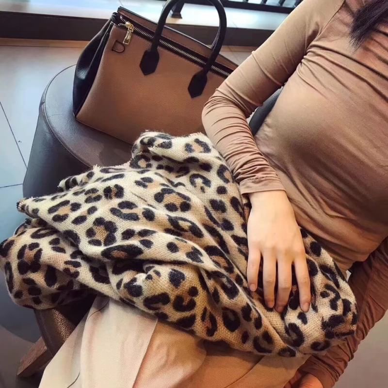 Brand: No Brand ผ้าพันคอลายเสือ 🔥 เสือต้องมา in trend กับแฟชั่นลายเสือ 🔥 ผ้าคลุมไหล่ ผ้าพันคอ ขนาดใหญ่ ทอลายเสือ ลายชัด ลายคมกริบ เนี๊ยบสุดๆ เนื้อผ้าในผืนเดียวกัน สีสวยคลาสสิค เนื้อผ้าหนา เนื้อนุ่ม อุ่นสุดๆ เนื้อผ้าผสมขนสัตว์ หนาวนี้ห้ามพล