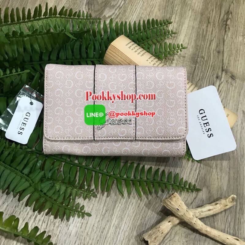 Don’t Miss! GUESS FACTORY WOMEN'S WALLET กระเป๋าสตางค์ดีไซน์ยอดนิยมหนังปั้มโลโก้แบรนด์รอบใบด้านหน้ามีโลโก้แบรนด์ประดับเพชรสวยหรูดูดี เปิดปิดด้วยฝาปิดกระดุม ภายในมีช่องใส่รูป ช่องใส่แบงก์พัน ช่องใส่บัตรหลายช่อง มีช่องซิปใส่เหรียญ ภาพถ่ายจากสินค้าจริง