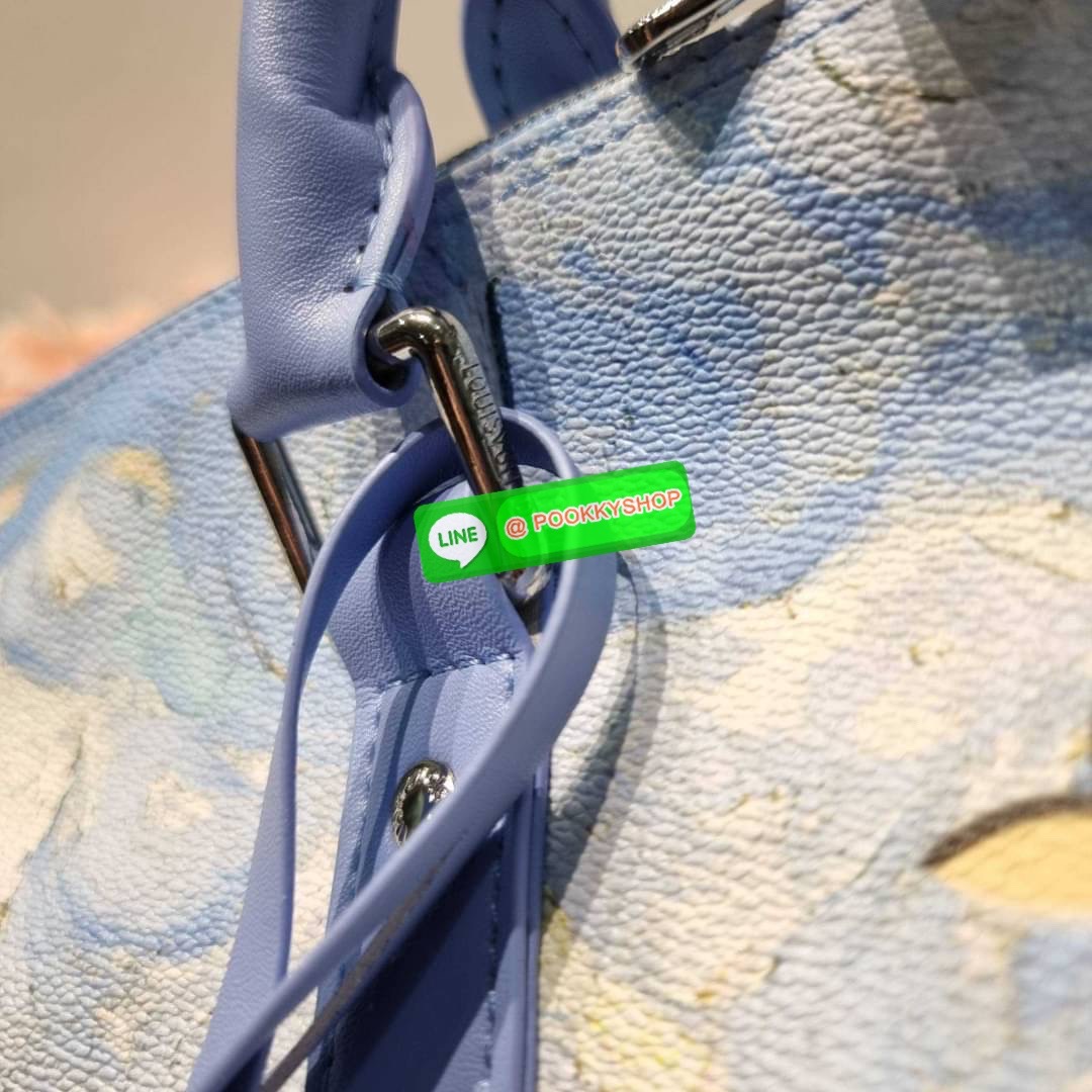 LV×Jeff koons van gogh keepall travel bag 🔆 Details ใหม่ล่าสุด กระเป๋าเดินทางสุดคลาสสิค ไซส์ใหญ่จุใจ ไอเท็มที่จะทำให้การเดินทางไม่ธรรมดาอีกต่อไป ด้วยดีเทลความเป็นเอกลักษณ์ ลงลวดลายภาพวาดโดดเด่นไม่ซ้ำใคร เปิด-ปิดด้วยซิปแน่นหนา มีกุญแจล็อคได้ มีสายส