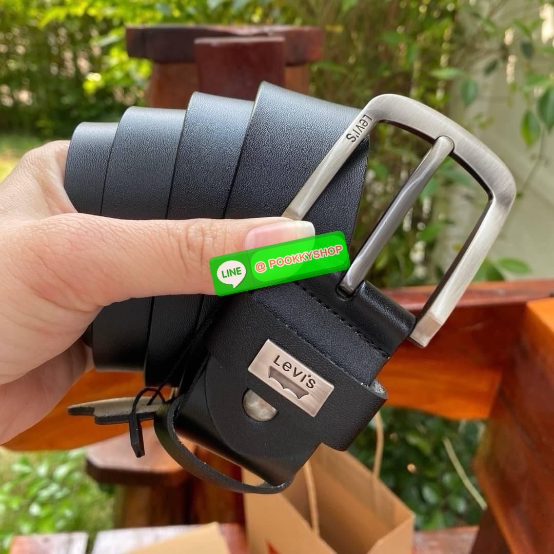Levi’s Belt set ชุดเข็มขัดที่มาแบบfull set สามารถส่งมอบเป็นของขวัญสำหรับคุณผู้ชาย หัวเข็มขัดอะไหล่เงินรมควันสามารถหมุนได้ สลับใช้ได้ทั้งสองด้าน เสมือนซื้อ1ได้ถึง2สไตล์ ความยาวสายรวมหัวเข็มขัด 50นิ้ว มาพร้อมที่เจอะรูเข็มขัดค่ะ
