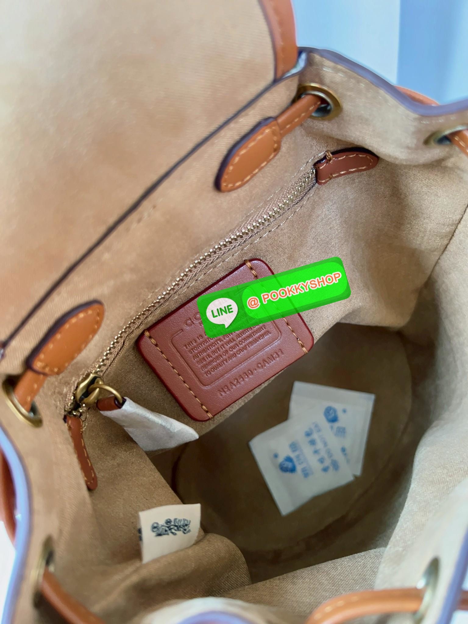 NEW ARRIVAL! **สินค้าเข้าใหม่** COACH HARPER BACKPACK WITH HORSE AND CARRIAGE PRINT ((CAM31)) 🔖พร้อมส่งใหม่ล่าสุด! กระเป๋าสะพายมีหูหจับด้านบน ที่สามารถพกพาไปไหนมาไหนได้ตลอดเวลา หนังแท้อย่างดีนิ่มสวย((หนังไม่แข็งทื่อนะคะ))ตัวกระเป๋าปริ้นท์ลายรถม้าอ