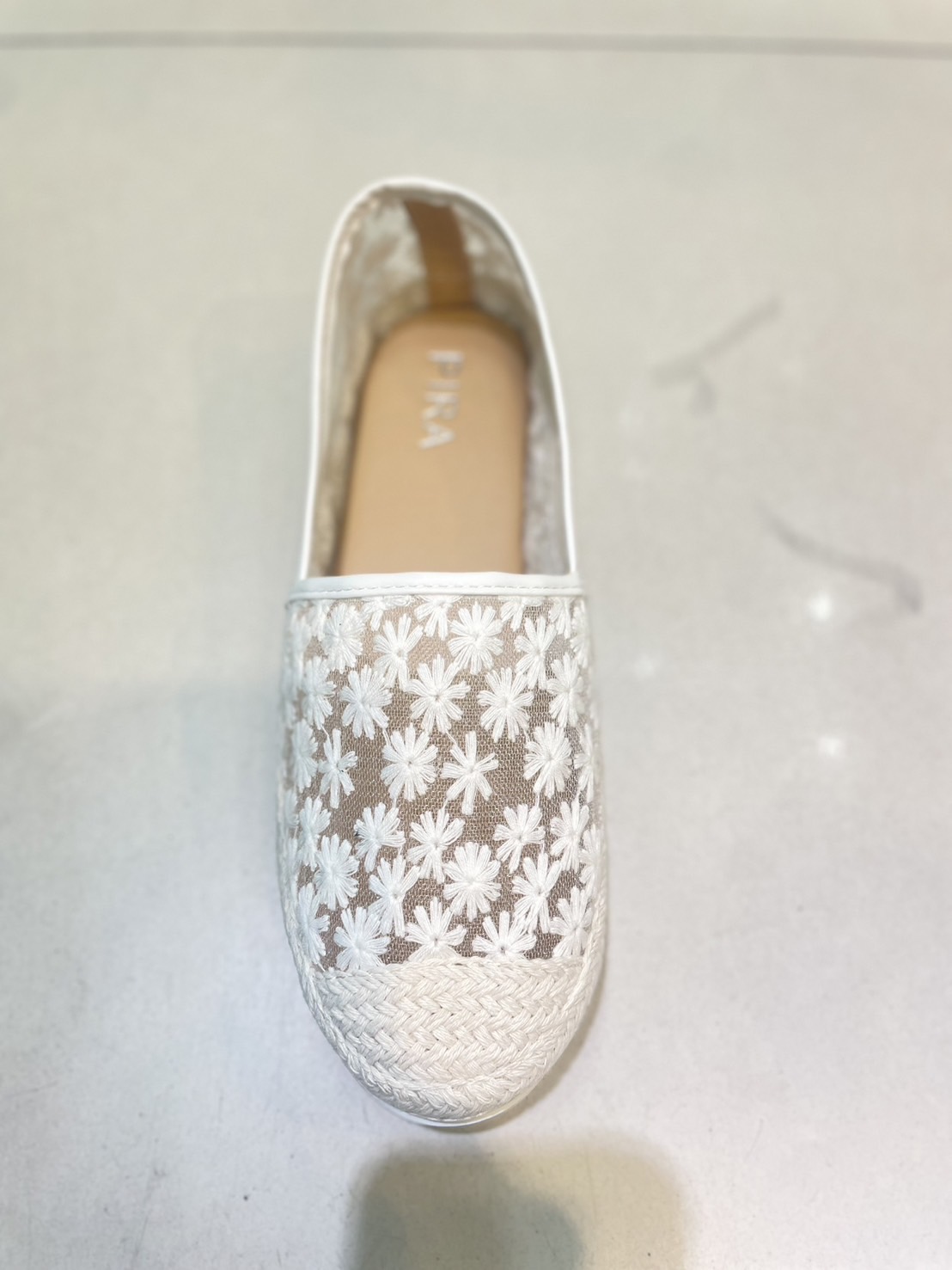 สินค้าขายดี พร้อมส่ง อร๊ายย รองเท้า slip on เป็นงานเรียบๆ แต่ดูดีมากค่า รุ่นที่สาวๆตามหามาแล้วจ้า งานสวยๆเกร๋ๆ ต้องรุ่นนี้เลยคะ 🎊 รองเท้ารุ่นนี้สาวๆควรมีติดตู้ จะแมตช์กับกระโปรง👗หรือกางเกง👖 ก็น่ารักของมันต้องมีค่า 💕