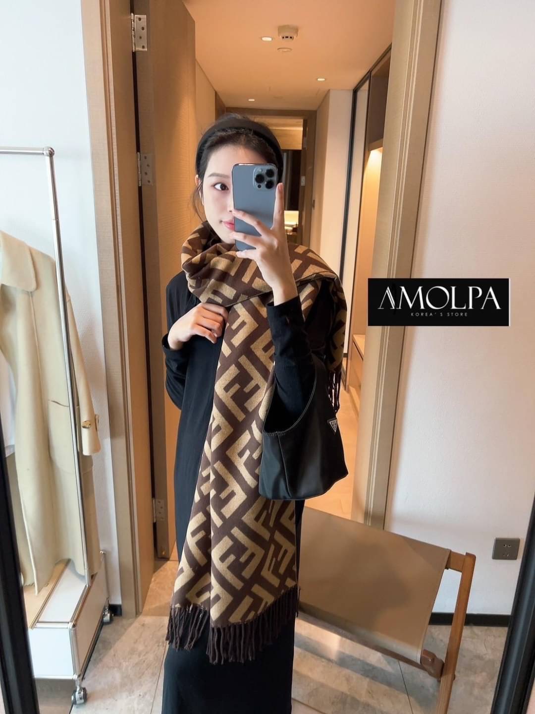 มาต่อที่ ACCESSORIES ผ้าพันคอ FENDI ผ้าหนานุ่มแน่นๆ เนื้องานละเอียด เกรดพรีเมียม ค่า ห้ามพลาดเลยน๊า NO BOX