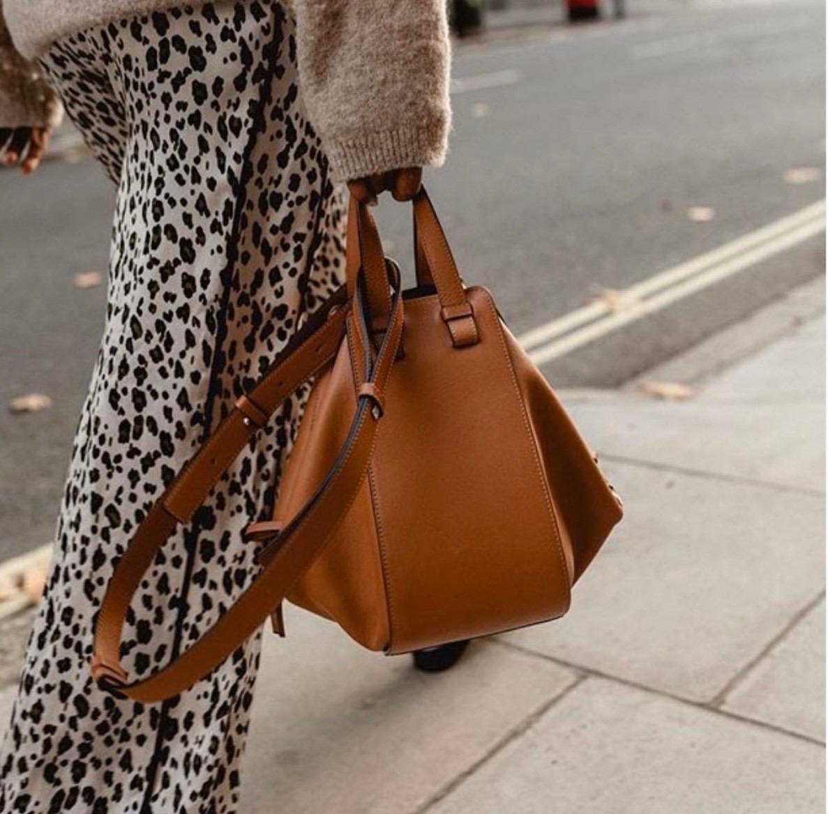 พร้อมส่งค่า 💕Hammock 💕 สิ้นสุดการรอคอย สำหรับรุ่นที่ทุกคนถามหาเยอะที่สุด การันตรีงานคุณภาพ ใช้เวลาผลิตนานสุดถึง 4 เดือน ตอนนี้พร้อมส่งเเล้วค่า Hammock size 30 cm รอบนี้เป็นงานสั่งผลิต งานเนี้ยบ ตัวหนังสวยมากกกก PU premium อย่างดี มีความหนา