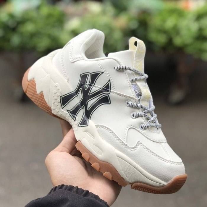 𝙉𝙀𝙒 𝙉𝙀𝙒 ‼️ มาเพิ่มรอบ3 รองเท้าผ้าใบ MLB Korea รุ่นใหม่ล่าสุดรุ่นนี้คือฮิตมากที่เกาหลี รุ่นนี้ทุกคนต้องมีน่ารักมากทรงนี้ใส่แมทช์กับชุดไหนก็เริ่ดไม่ซ้ำใครแน่นอน งายสวยโลโก้ทุกจุด