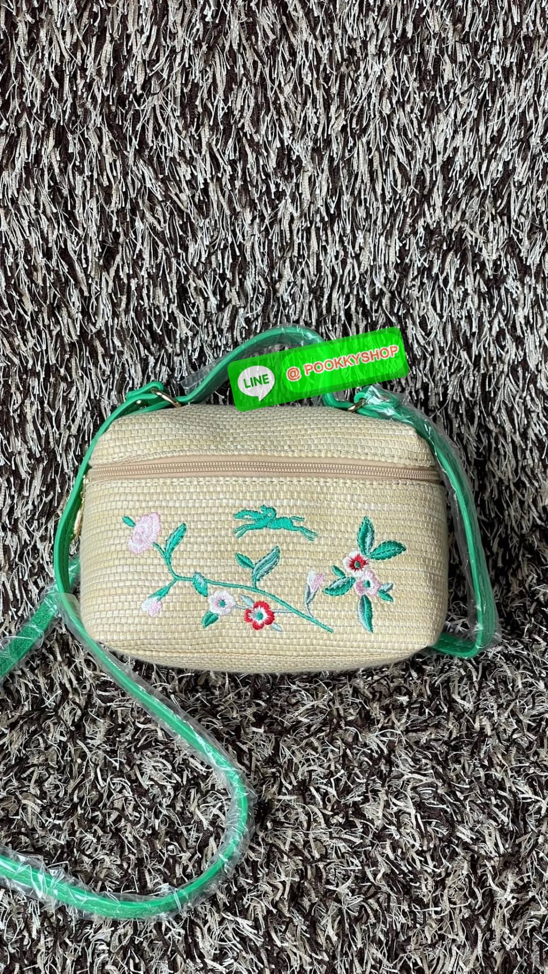 💕 Longchamp vanity xs le panier กระเป๋าสะพายข้างที่ดูเป็นผู้หญิงและไม่คาดฝันใบนี้เป็นเครื่องประดับที่สมบูรณ์แบบในชีวิตประจำวัน มีหูหิ้วและสายสะพาย สามารถถือด้วยมือ สะพายไหล่ หรือสะพายข้างลำตัว Le Pliage เฉลิมฉลองการมาถึงของฤดูร้อนด้วยผ้าใบเอฟเฟกต์