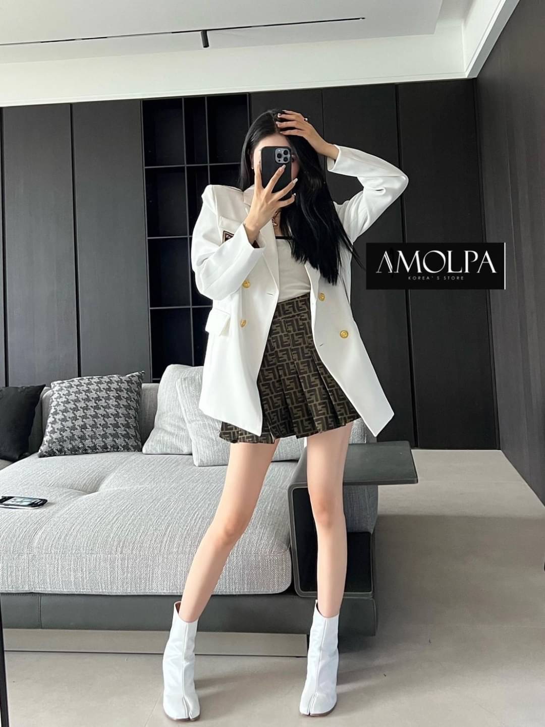 พร้อมส่ง!!! มาต่อที่ สูท BLAZER งาน FENDIxVERSACE BLAZER ผ้านางดีเริ่ดดด ซับในอย่างดี ใส่แล้วต๊าซมาก สวยหรู ไฮโซ อย่าลืมจัด นะคะ งานดีมากกก ผ้าหนักกคุ้มราคาสุดๆ !! !! งานสวยงานดีต้องแบรนด์AMOLPA เท่านั้น !!