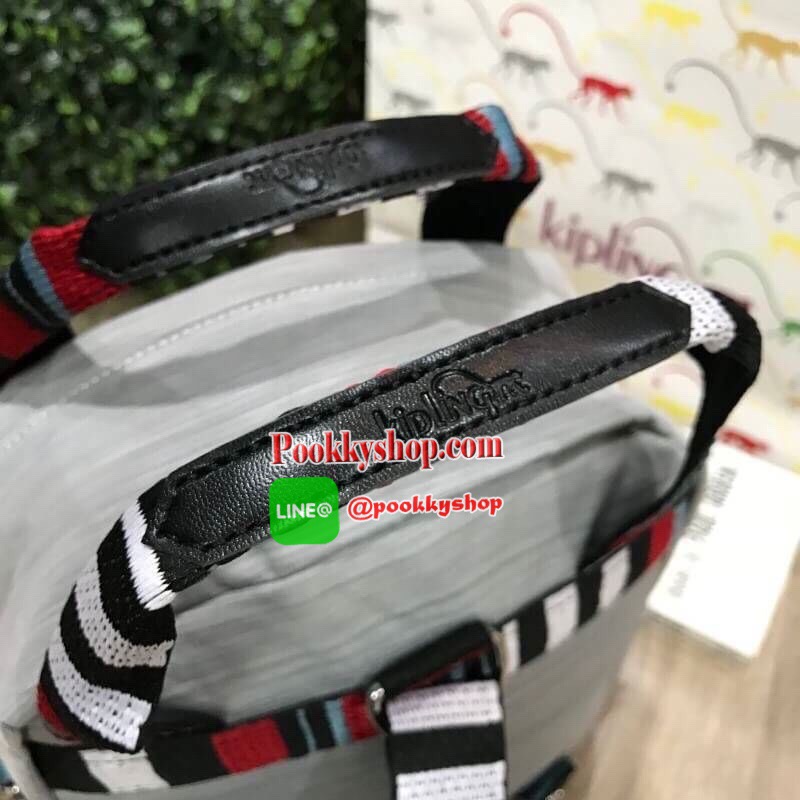 NEW ARRIVAL! KIPLING 2WAYS MINI BACKPACK กระเป๋าสะพาย 2Ways วัสดุ Nylon & Polyester 100% มีหูหิ้วปั้มแบรนด์เเละสายสะพายยาวหลากสีเลื่อนปรับได้ถอดได้ สามารถถือหรือสะพายได้หลายแบบไม่จำเจ จะสะพายไหล่ สะพายเฉียง Crossbody หรือจะคล้องสายเป็นเป้สะพายหลัง Backpac