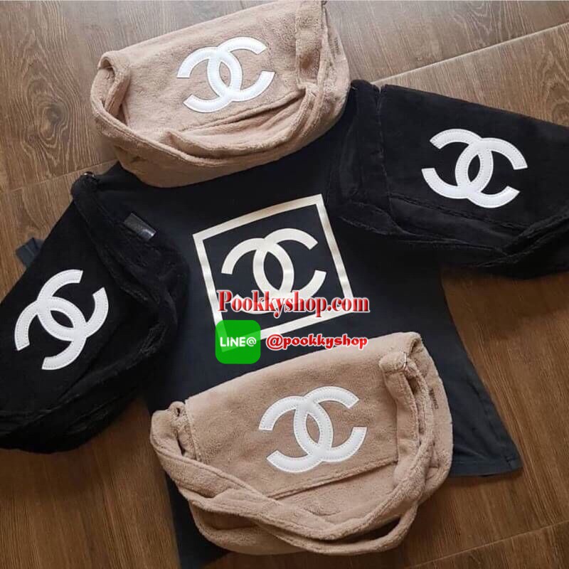 BEST SELLER! Chanel Beaute Crossbody Bag Gift With Purchase (GWP) กระเป๋าสะพายรุ่นฮิตพรีเมี่ยมกิ๊ฟของเเท้จาก Chanel Cosmetic Counter รุ่นแนะนำวัสดุขนวูฟหนานุ่มตัดโลโก้แบรนด์หนังแก้วสวยโดดเด่น น้ำหนักเบา เปิดปิดด้วยฝาปิดกระดุมแม่เหล็ก ขนาดกำลังดีสามารถใส่