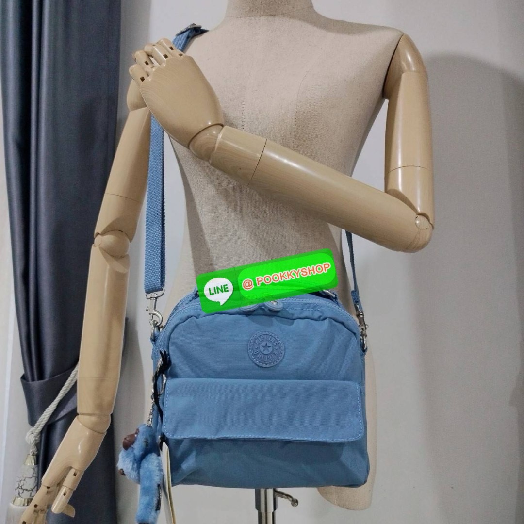 KIPLING Cand 2 ways backpack กระเป๋าถือหรือสะพายข้าง ขนาดกลาง วัสดุ Polyester 100% -ด้านหน้ามี 2 ช่องซิป -ช่องหลักโล่งกว้าง ใส่ของได้เยอะสุดๆ พร้อมช่องซิปและช่องแยกด้านข้างให้แยกของได้เป็นระเบียบมากขึ้น สามารถติใส่กระเป๋าสตางค์ใบยาวได้ มาพร้อมสายคล้องพวงก