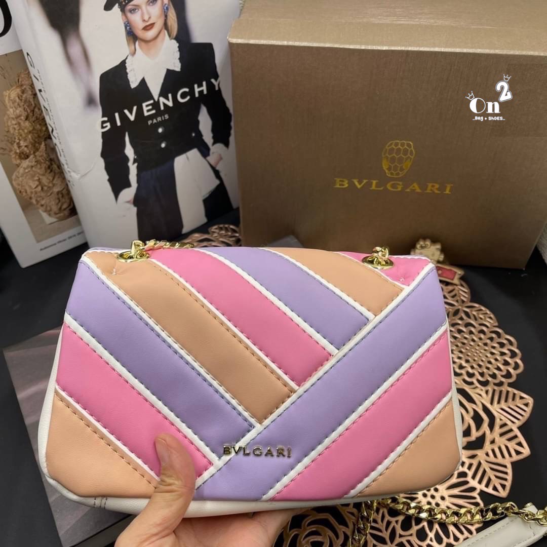BVLGARI SERPENTI CABOCHON CROSS BODY BAG กระเป๋าสะพายข้าง bvlgari ทรงนี้เป็นทรงคลาสสิคของแบรนด์เลยค่า คือใบนี้แกะแบบมาเป๊ะมากๆ สายสะพายสามารถดึงสั้นยาวได้สวยถูกใจแม่มากห้ามพลาดเลยจ้า