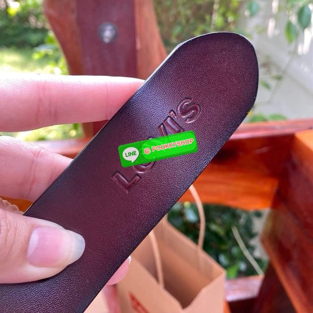 Levi’s Belt set ชุดเข็มขัดที่มาแบบfull set สามารถส่งมอบเป็นของขวัญสำหรับคุณผู้ชาย หัวเข็มขัดอะไหล่เงินรมควันสามารถหมุนได้ สลับใช้ได้ทั้งสองด้าน เสมือนซื้อ1ได้ถึง2สไตล์ ความยาวสายรวมหัวเข็มขัด 50นิ้ว มาพร้อมที่เจอะรูเข็มขัดค่ะ