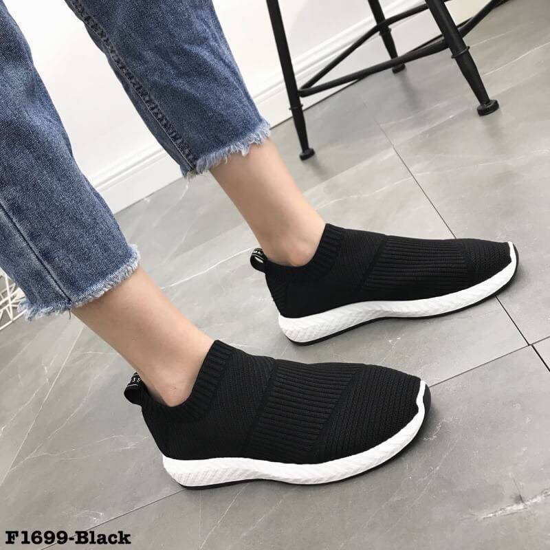 สินค้าขายดี พร้อมส่ง รองเท้าผ้าใบงานขายดีมาแล้วจ้า ทรง adidas ขายดีตลอดกาล จะใส่เดินทาง หรือไปเที่ยวก็ได้ค่ะ งานสวย แม่ค้าคอนเฟริม ห้ามพลาดเลยจ้าตัวนี้แนะนำ อย่าช้ารีบเลย