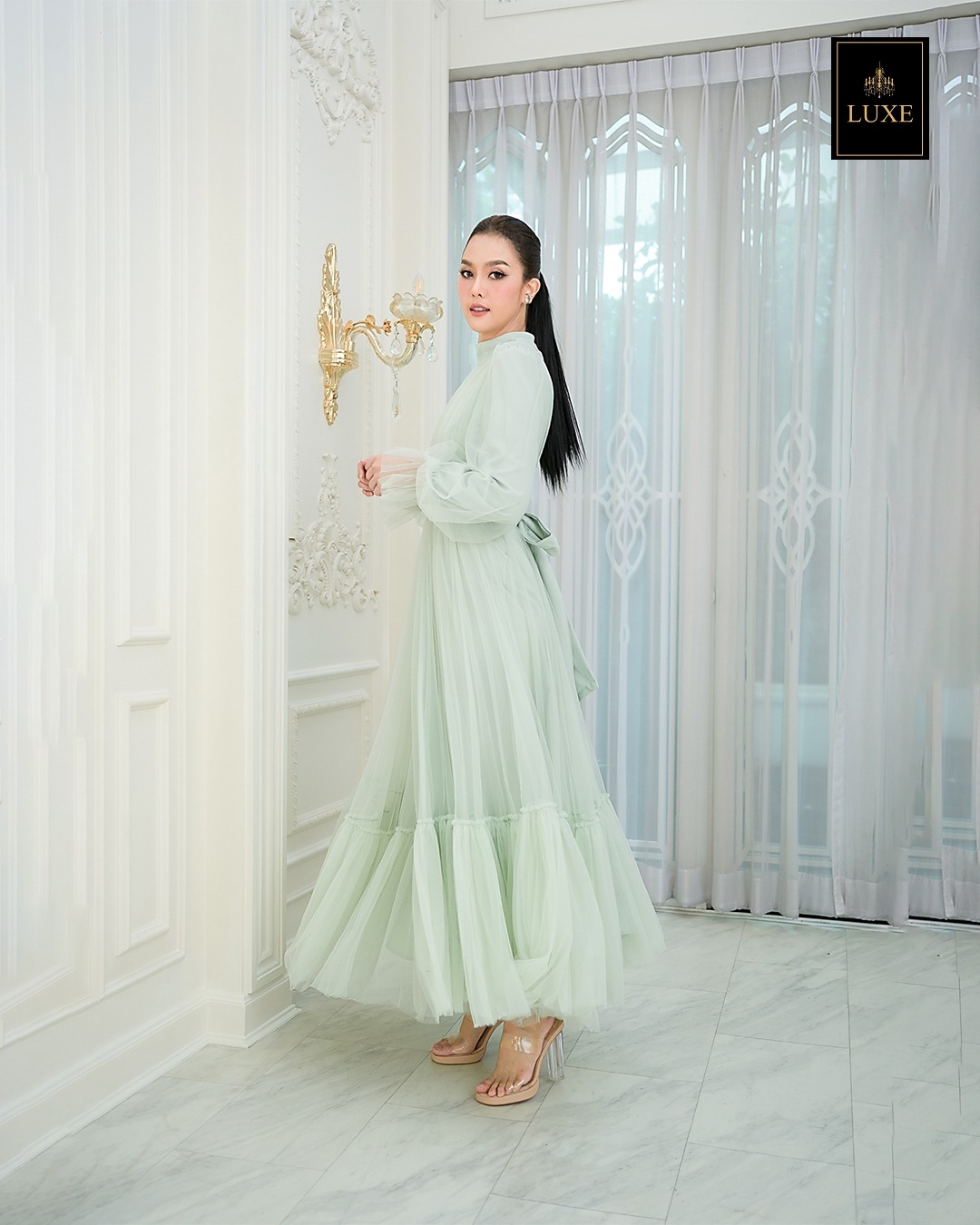 เดรสแฟชั่น แม็กซี่เดรสเสื้อคอปีนแขนยาว กระโปรงบานต่อชายรูดระบายรอบตัว มีโบว์ผูกเอว