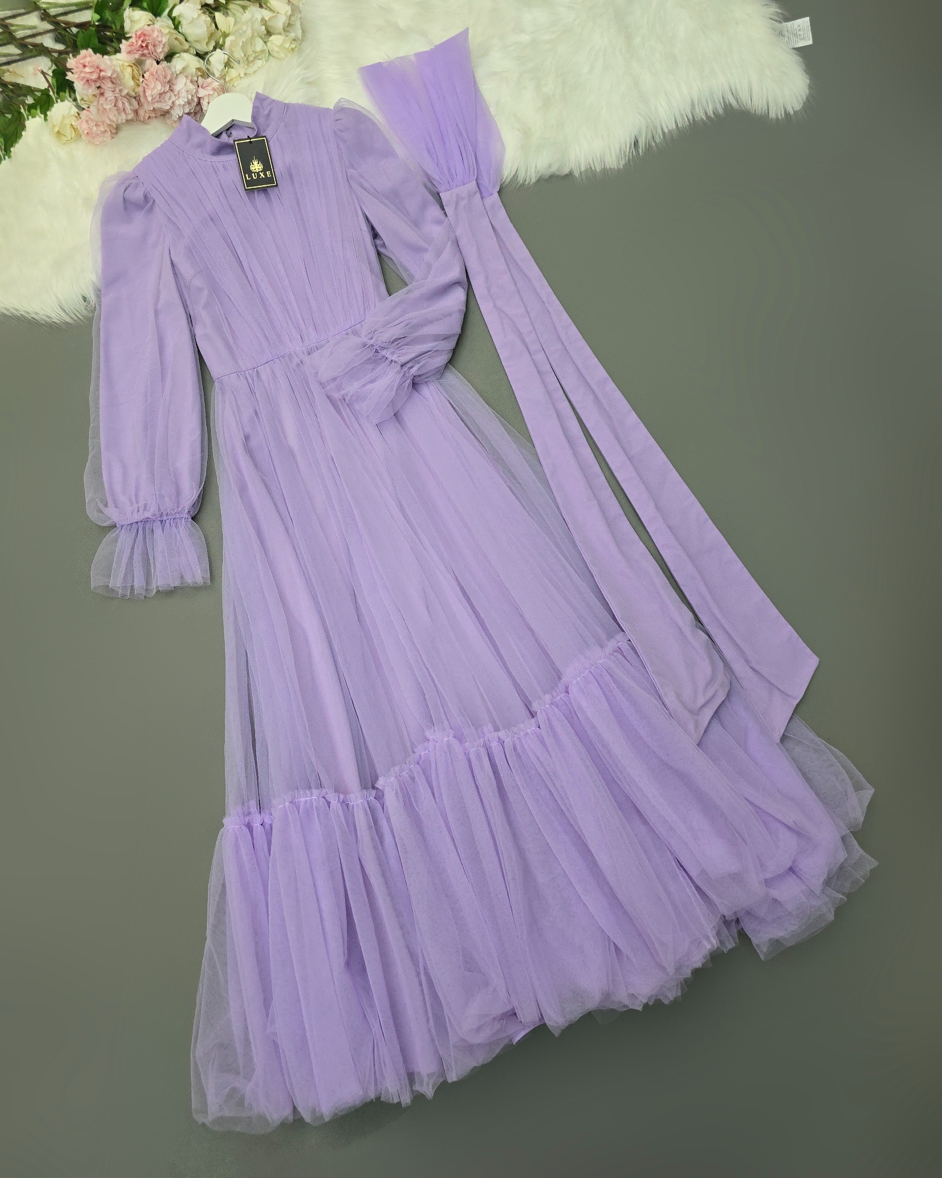 เดรสแฟชั่น แม็กซี่เดรสเสื้อคอปีนแขนยาว กระโปรงบานต่อชายรูดระบายรอบตัว มีโบว์ผูกเอว