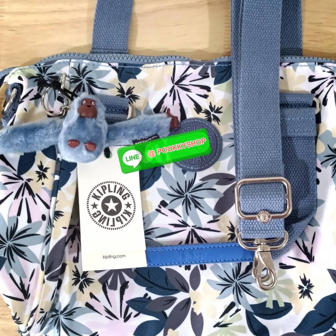KIPLING AMIEL Medium Handbag กระเป๋าถือหรือสะพาย วัสดุ Nylon + Polyester ช่องหลักเปิด-ปิดด้วยซิป โล่ง กว้าง สามารถจุของได้เยอะ ด้านในมีช่องใส่ของทั้งซ้ายและขวา ด้านหลังมี ช่องลึกอีก 1 ช่อง พร้อมสายสะพายยาวปรับได้ free size เหมาะกับวันไปทำงาน วันสบายๆ สามา