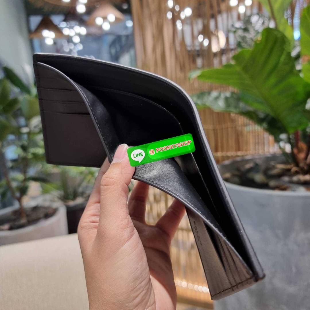 COACH F75399 COMPACT ID WALLET IN VARSITY LEATHER WITH BELT MIX GIFT BOX SET Set สุดคุ้ม!! ลิมิเต็ด!! สำหรับหนุ่มๆ ที่จับคู่เซ็ทกระเป๋าสตางค์รุ่นยอดฮิต และเข็มขัดหนัง pepble มาใน package Coach gift box คุ้มค่ามากๆ กระเป๋าสตางค์หนังวัว สวย นิ่มไปอีก ยังไม่